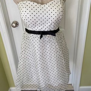 White and black tulle strapless dress